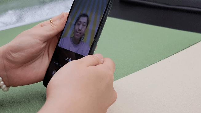 三星新款折叠机galaxyzflip5照片,三星galaxyzflip3折叠测试