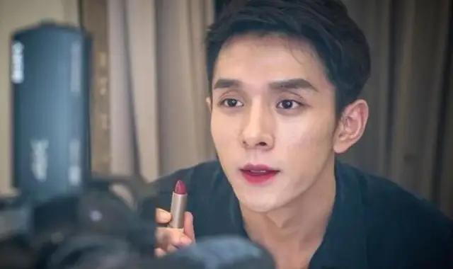 李佳琦再度上热搜:任何top都有其成为top的理由