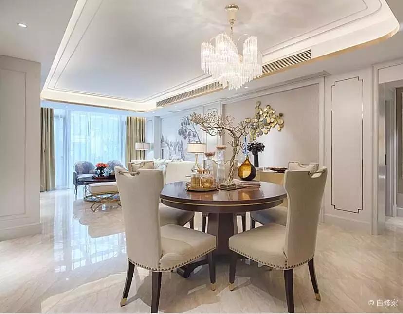 他家像宫殿!巨型水晶灯,黄金瓷砖,金碧辉煌,住上一晚值了