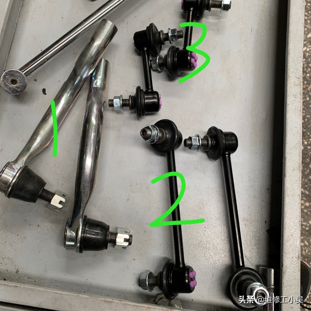 看着要换的一堆新配件，本田车主抱怨：修车基本就是换配件了