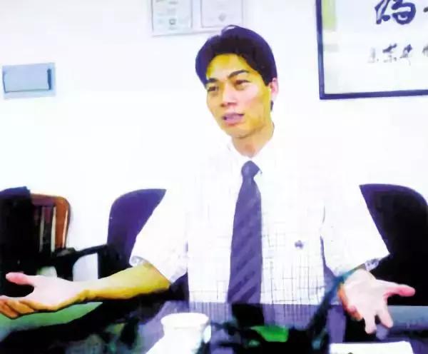 他是90年代最牛的商人，两年赚了16个亿，最终却被发小送进了监狱