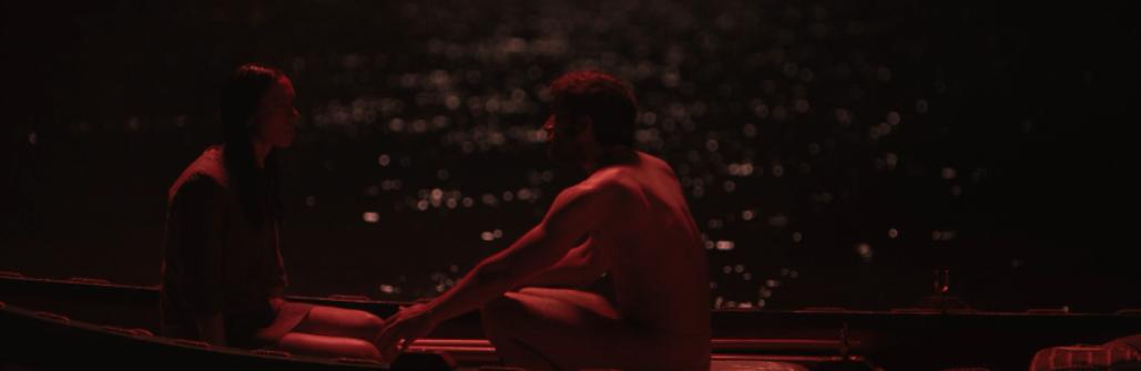 丈夫离奇自杀,竟化作鬼魂留在家中?看一眼镜子,没那么简单……