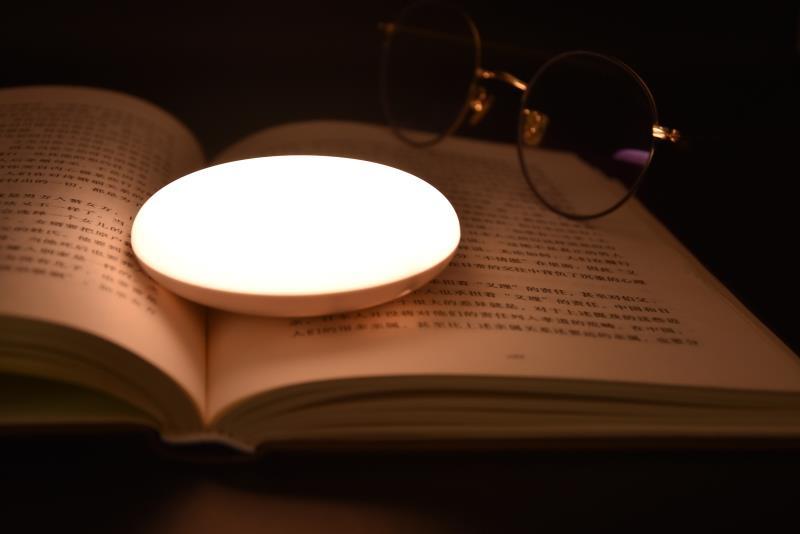 小夜灯充电就亮不充电就不亮,小夜灯充电正常就是不亮