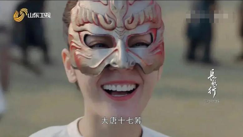 《长歌行》迪丽热巴咧嘴大笑，烤瓷牙“抢镜”忒显老