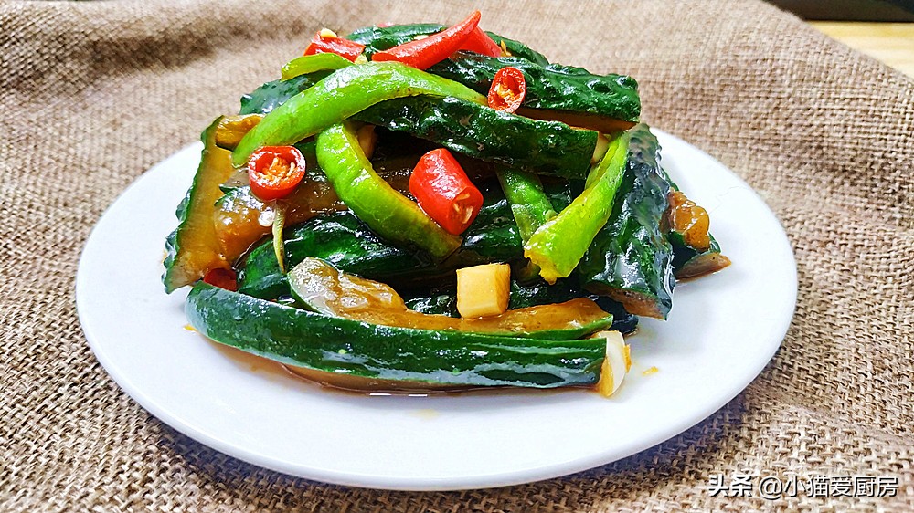 饭店的腌黄瓜为什么脆嫩好吃,用这个方法腌黄瓜黄瓜脆嫩