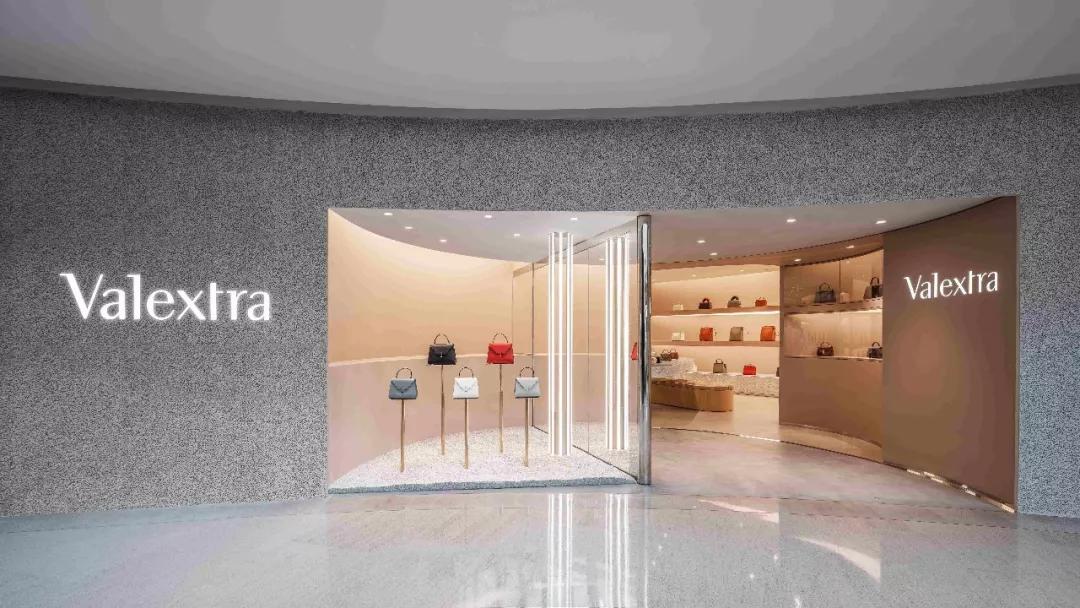 中国4亿千禧一代特别爱买奢侈品和限量版；美国时尚零售一泻千里