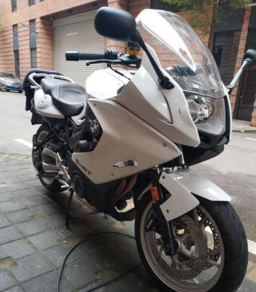 中了香港骑警的毒，拿下宝马F800GT，鲍鱼刹车、皮带传动、单臂摇