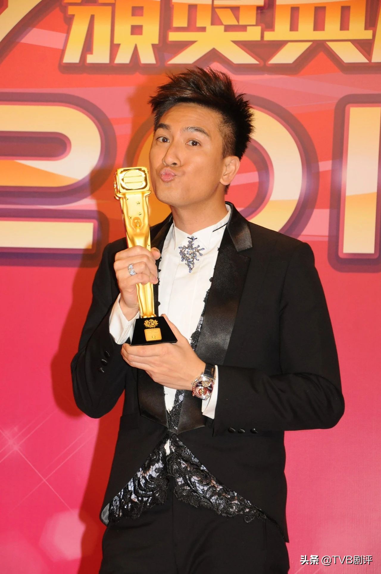 tvb颁奖典礼飞跃进步男艺员2018,tvb2021飞跃进步男艺人奖项引争议