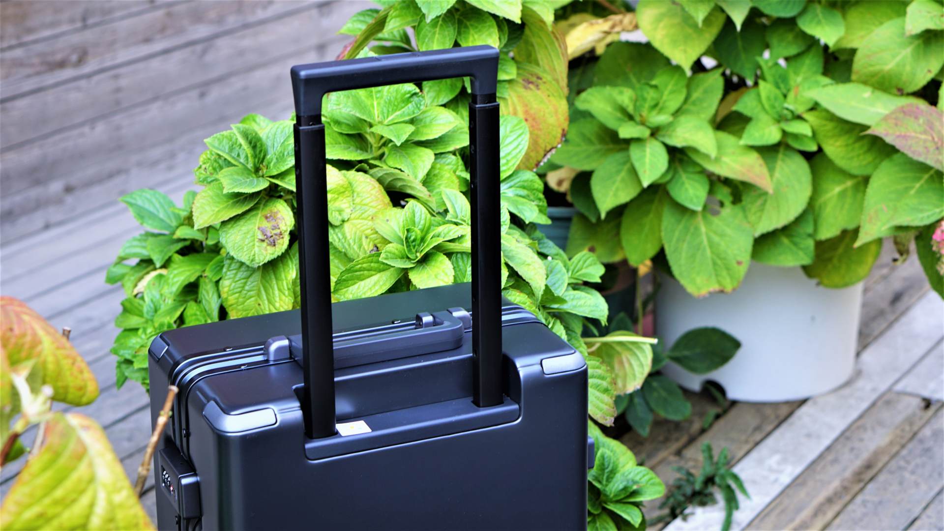 地平线8号行李箱24寸什么颜色好看,地平线8号行李箱和90分行李箱测评