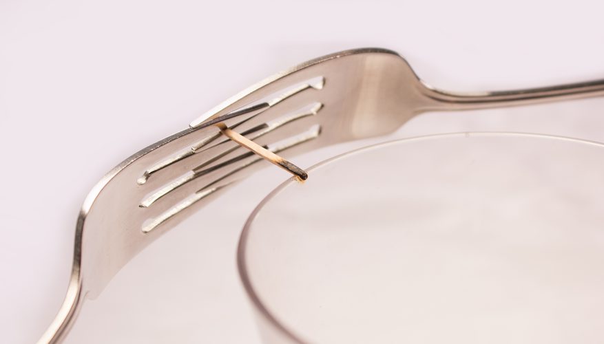 聚会上最简单的魔术表演,聚会魔术教学牙签