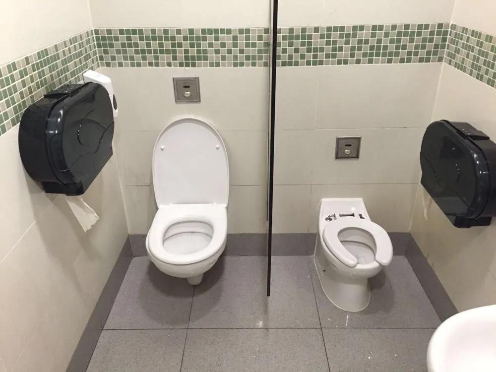 女澡堂惊现半裸男性，网友这次真的炸了