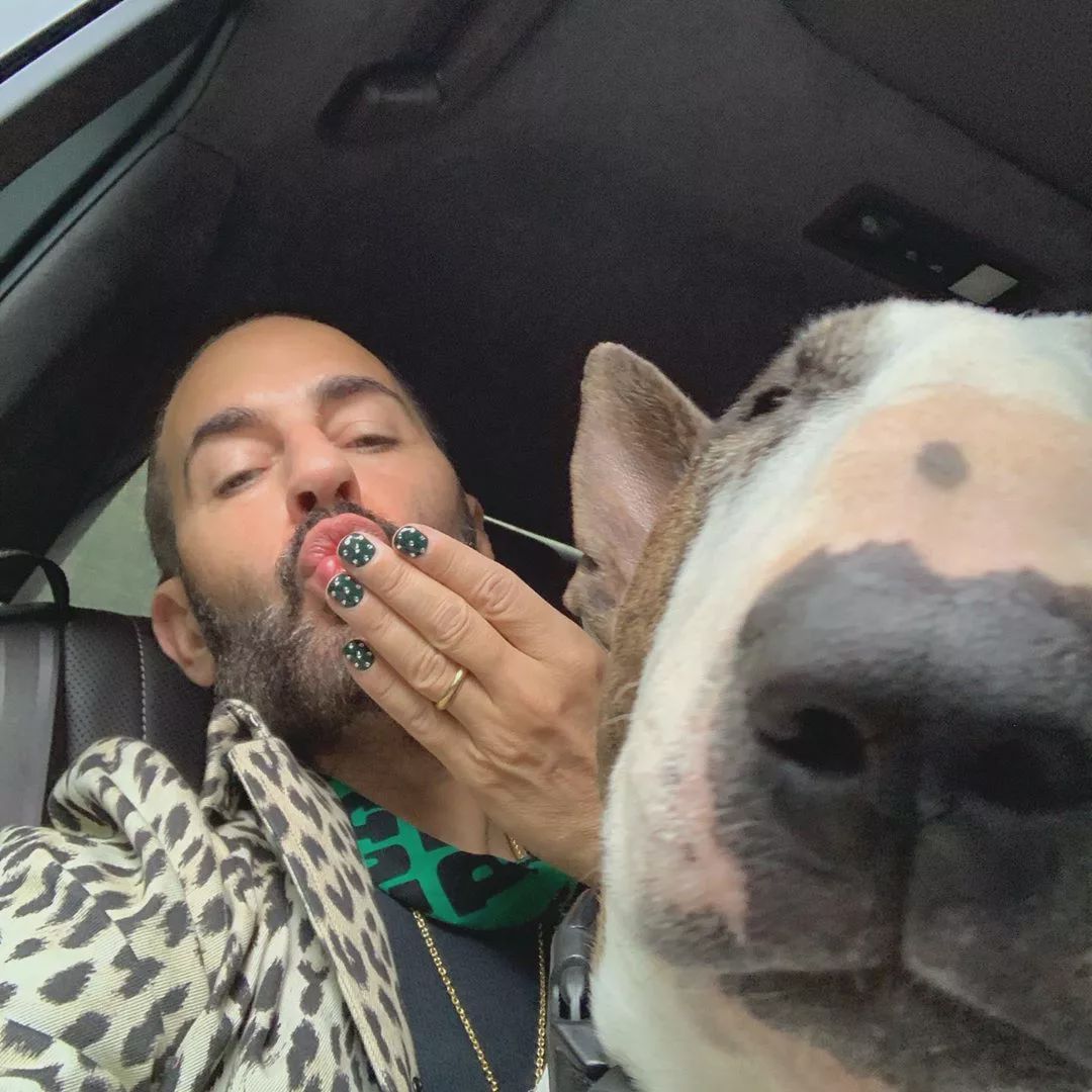 marcjacobs是哪个品牌设计师,marcjacobs设计师蓝色脖饰