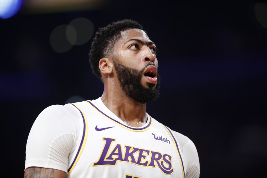 深度看詹姆斯打球,浓眉三节轰42分创造湖人生涯新高