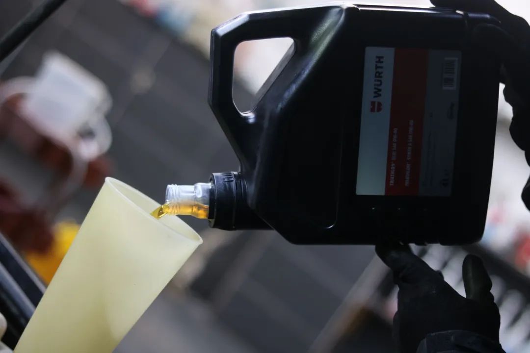 怪兽搞老车：翻新一辆残破生锈的柴油版奥迪A6，翻新后变新车