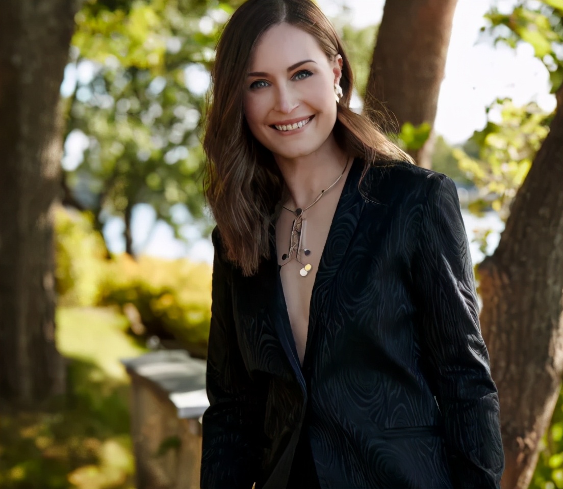 芬兰女总理拍露胸写真被喷辱国！她凭什么成为世界最年轻女总理？