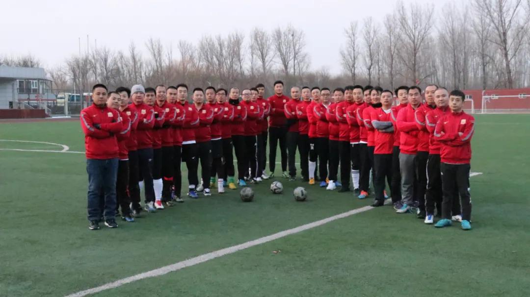 足球老将的故事简介,足球少年的故事