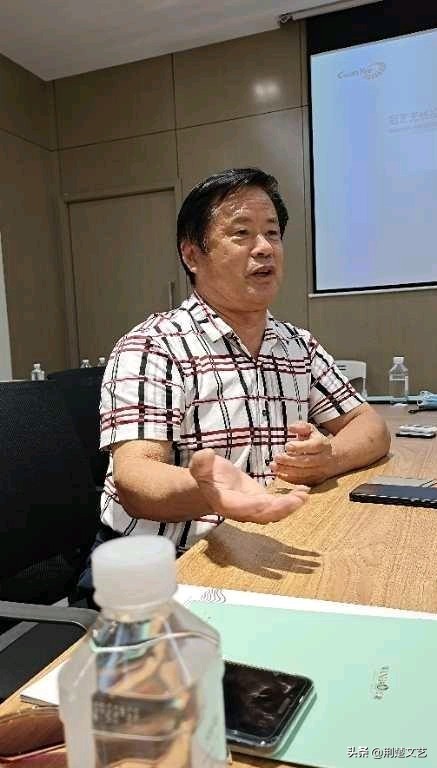 武汉老知青″探访无夏之都″湖北兴山县原野小镇