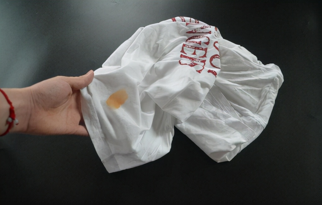 油渍弄到衣服上怎么洗生活小妙招,衣服上的机器油渍怎么洗才能洗掉