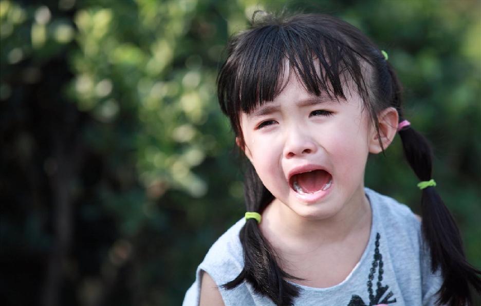 宝宝夜间容易哭闹的常见原因分析,宝宝夜里爱哭闹的原因和解决方法