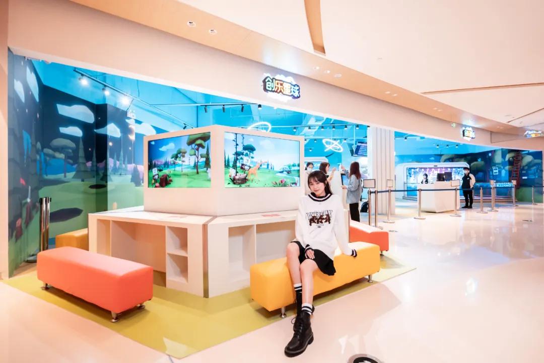 日夜不同科技感,春节潮玩创新方