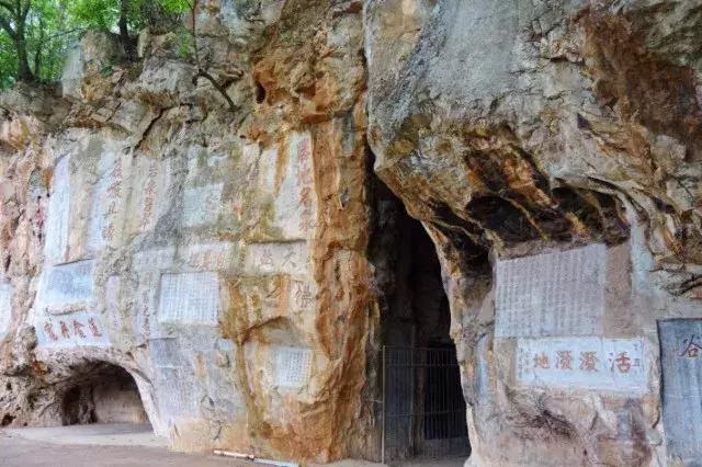 云南昆明小西湖,距离昆明3个小时车程的绝世仙境