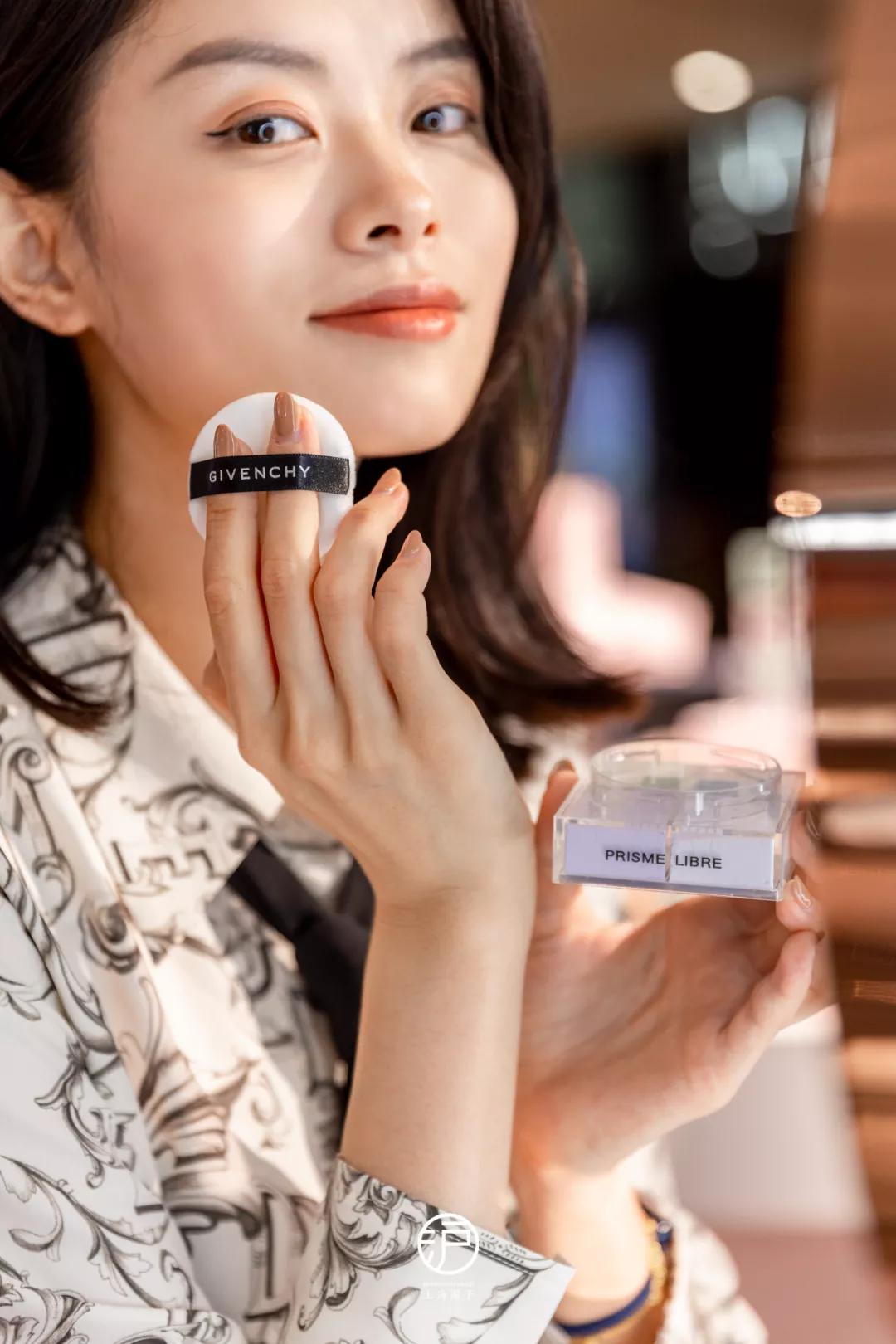 纪梵希高定绒雾妆容,纪梵希步入妆艺空间开启高定惊喜