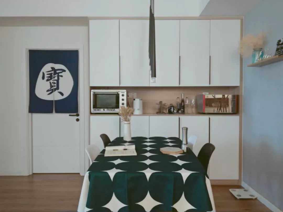 定制餐边柜子不显压抑,定制餐边柜留空