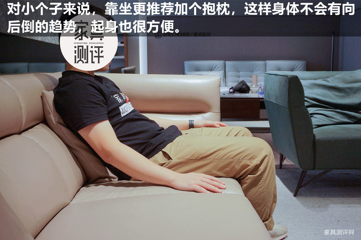 格调沙发哪个系列好用,黑白灰风格沙发搭配暖色沙发