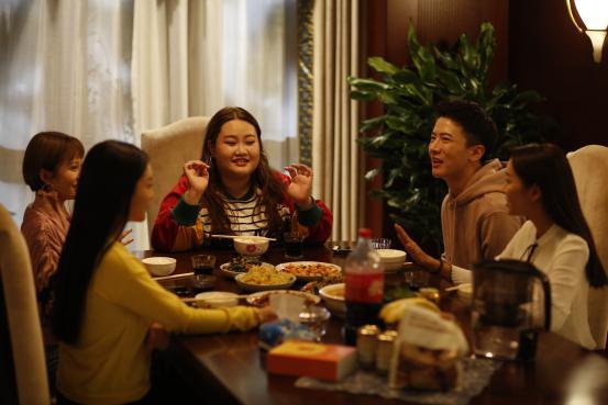 《校花驾到之极品佳人》定档1124，揭开直播背后的塑料姐妹花