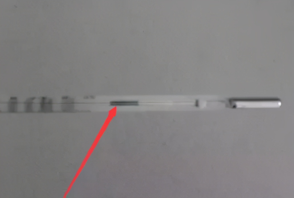 体温计量体温时会弄断温度计吗,温度计为什么甩到35就甩不下去了