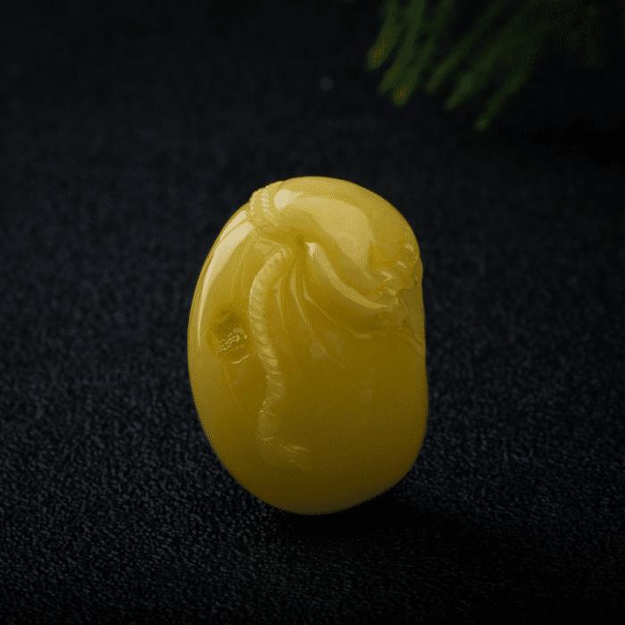 怎么鉴别二代蜜蜡和天然蜜蜡区别,二代蜜蜡原石怎么辨别