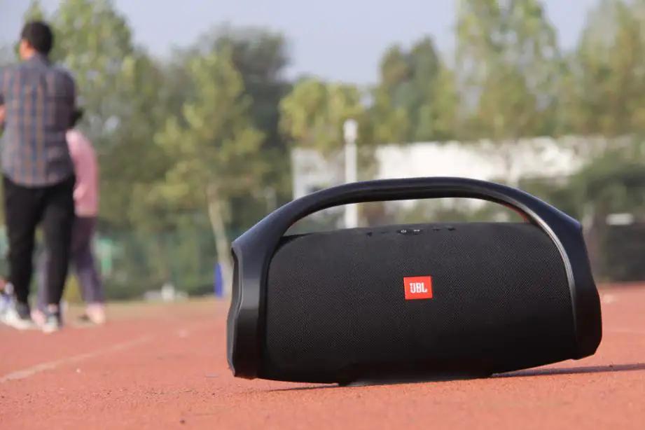 既然不能出门就在家自娱自乐,既然不能出门就在家里自娱自乐吧