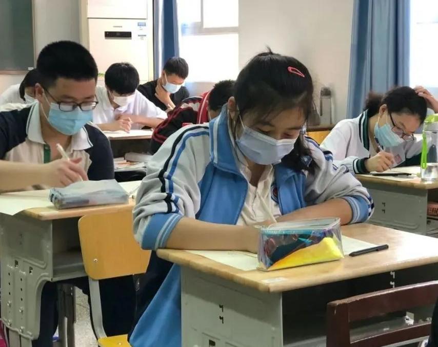 中小学生迎来坏消息,学生坏消息