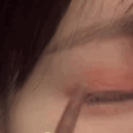 适合圆脸微胖的女生,微胖型女生显老