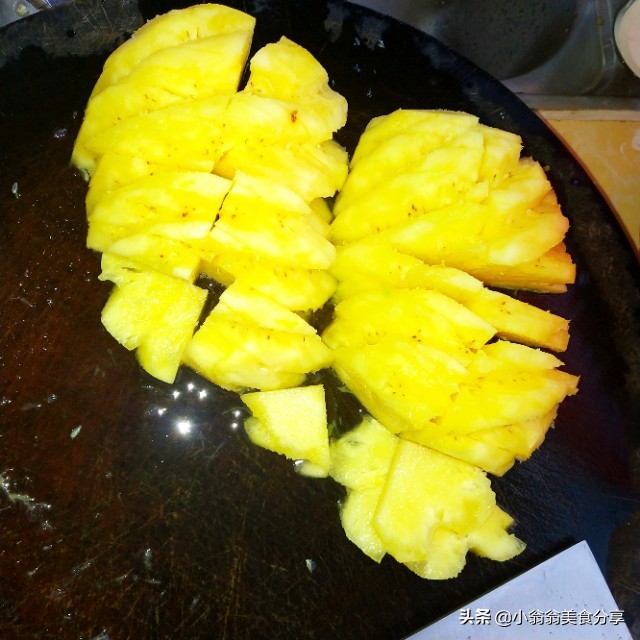 为什么我炒的菠萝炒饭特别酸,为什么菠萝炒完就变酸