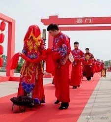 想见证辽阳首届公益集体中式婚礼活动总共分几步？只需狂点赞，够赞你就来