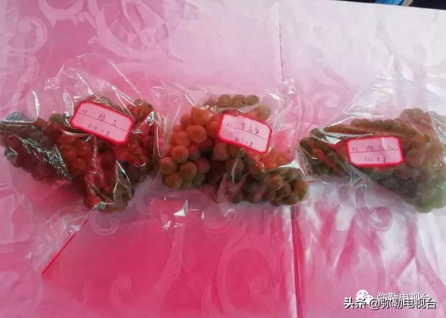 弥勒葡萄价格,弥勒葡萄卖5元一颗