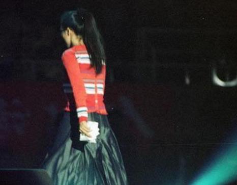 国内赚钱国外花，这7位知名明星移居国外，个个住豪宅开豪车