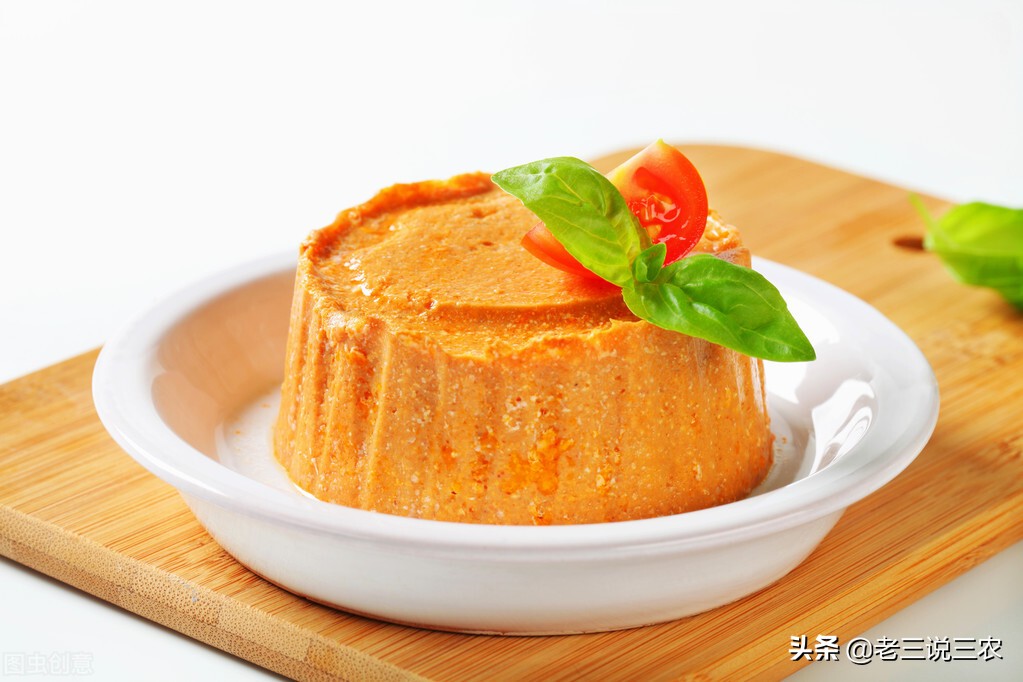 养100只母兔一年的利润,养兔200种兔一年能赚多少钱