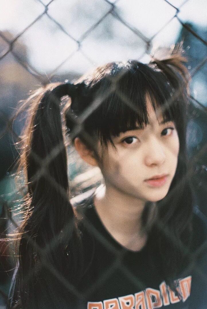 中分和齐刘海哪个更好看,你适合长发还是短发发型设计