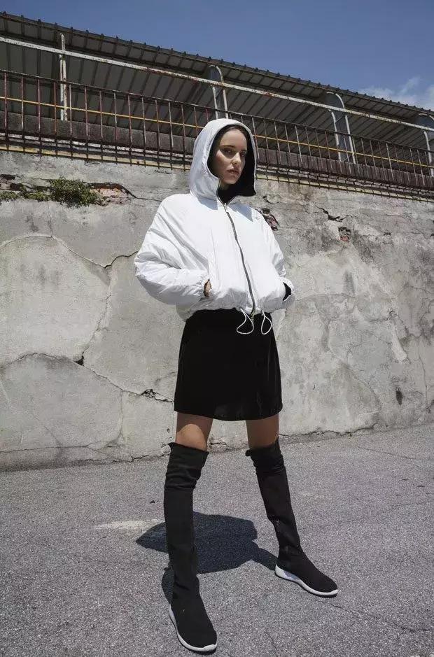 冬天羽绒服内搭怎么穿保暖又时尚,衣柜放久的羽绒服和外套