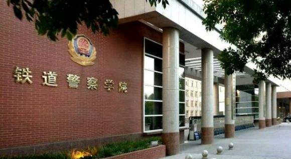 除了郑大外,河大、信大,铁道警院等也是业内名校,就业棒棒的