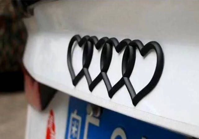 奥迪车标改成黑颜,奥迪车标改黑色的档次高吗