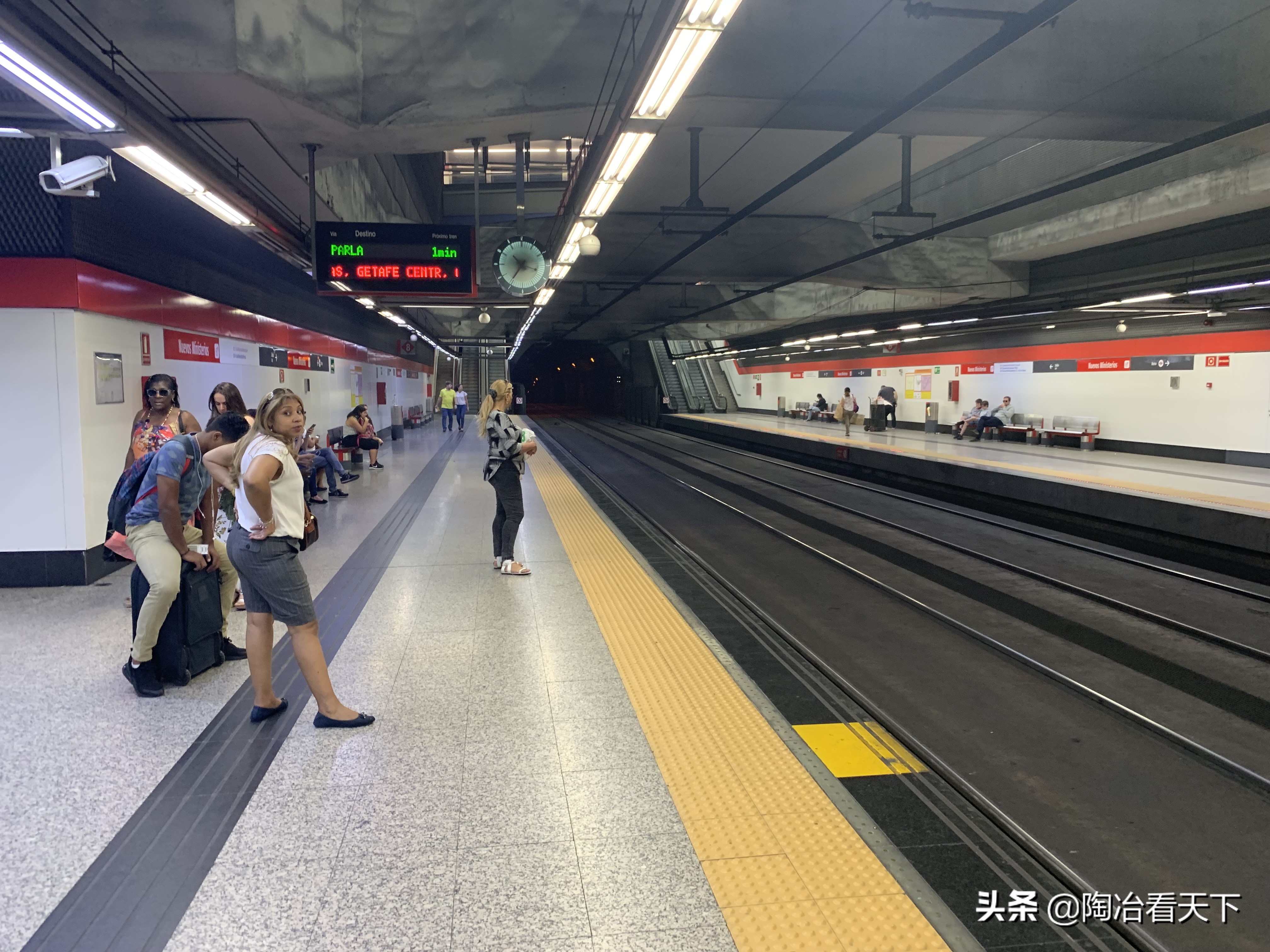 西班牙小偷巨多，为何当地警察也不太管？在欧洲旅行如何防盗