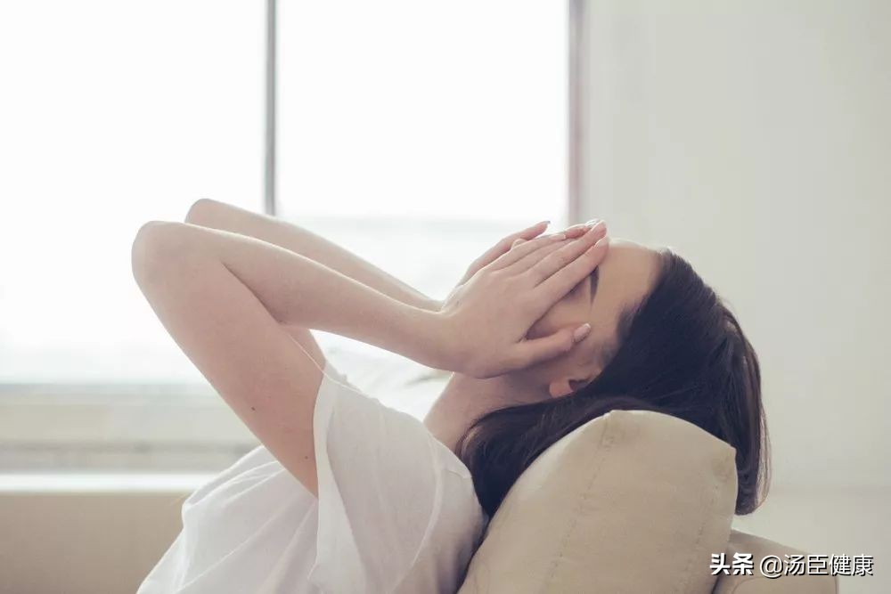 飞机吸尿救人的两位医生,医生在飞机上吸尿救人