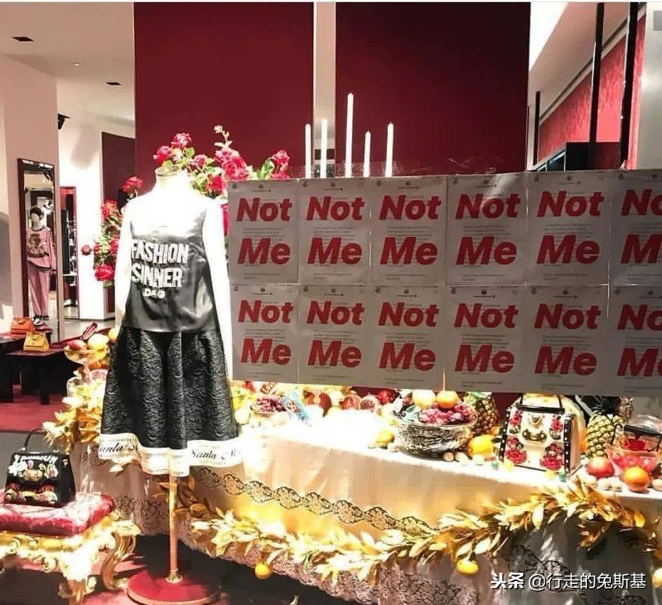 华人现身米兰总部发起*制抵**活动,杜嘉班纳顺势推出*制抵**版T恤赚钱