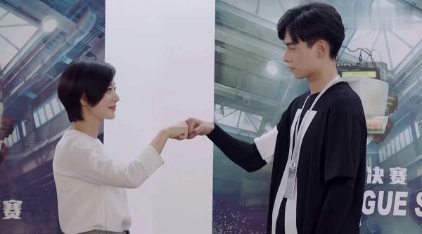 李现合作过的女星王真儿,李现王真儿吻戏完整版