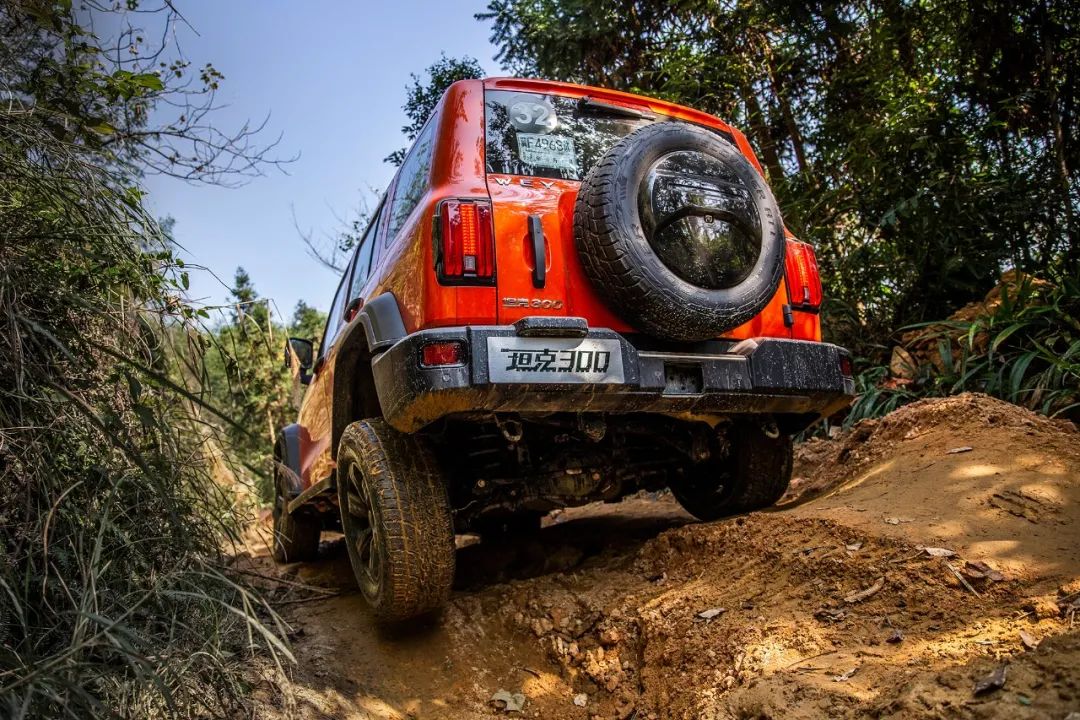 24款坦克300穿越版加速测试,坦克300和陆巡公路试驾对比