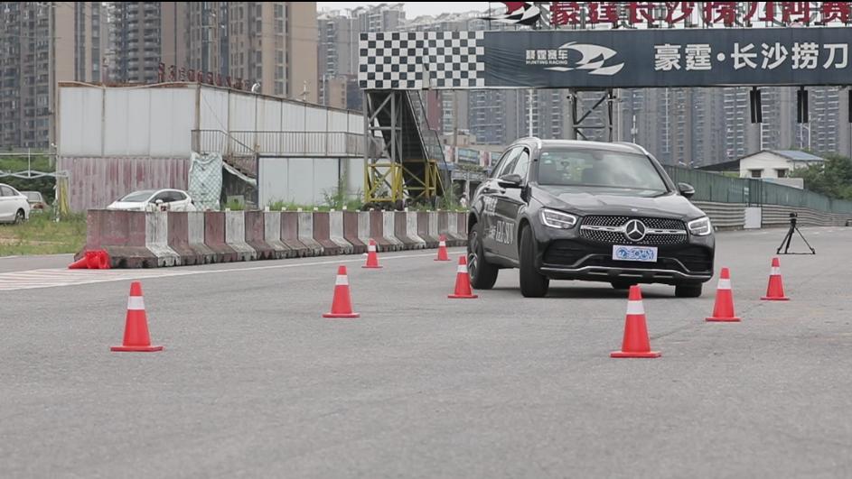 新款奔驰glc260l空间,2022款奔驰glc260l舒适性怎么样