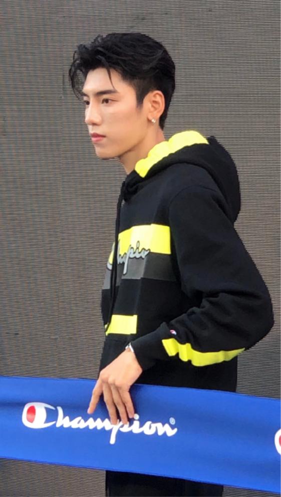 生图杀手王子异品牌官宣不断,红气养人是真的